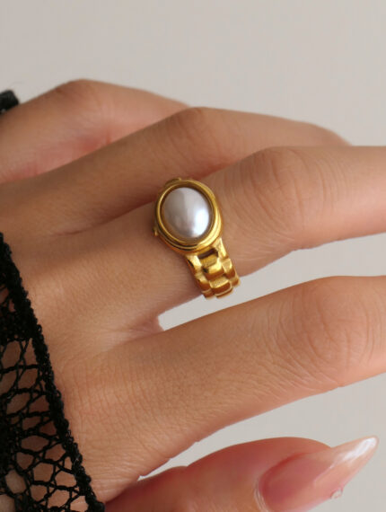 Clockwise Ring